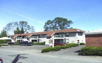 Lone Tree Apartments in Lakewood, WA - Building Photo