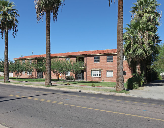 Beau Chateau in Phoenix, AZ - Building Photo - Building Photo