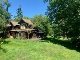 24533 68th Ave SW in Vashon, WA - Building Photo