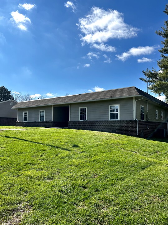 Oak Park Apartments in Lewisburg, TN - Building Photo