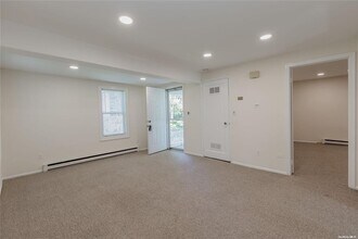 192 Woodhull Rd in Huntington, NY - Building Photo - Building Photo