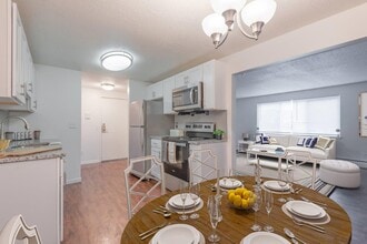 Kings Court Manor Apartment Homes in Rochester, NY - Foto de edificio - Building Photo