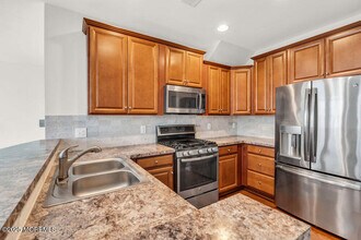 16 Michael Dr in Tinton Falls, NJ - Building Photo - Building Photo