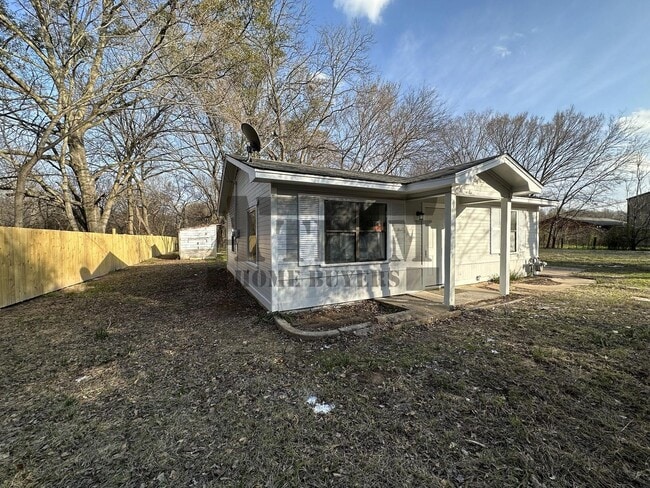 106 N Church St in Trinidad, TX - Building Photo - Building Photo