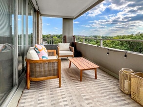 2324 Madison Rd, Unit 802 in Cincinnati, OH - Foto de edificio - Building Photo