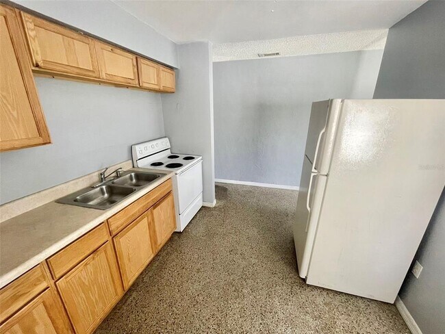 4615 Edgewater Dr in Orlando, FL - Building Photo - Building Photo