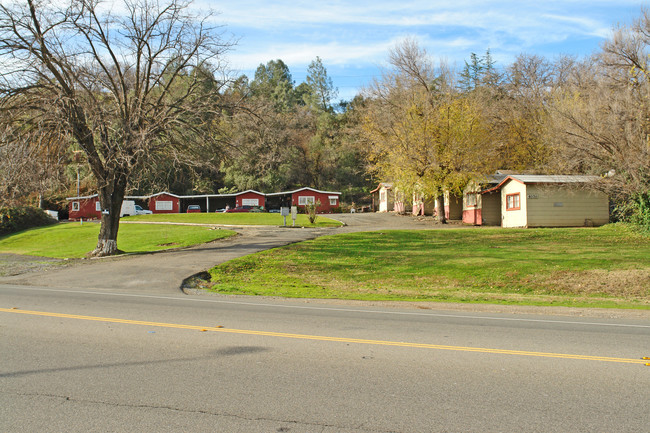 4070 Railroad Ave in Redding, CA - Building Photo - Building Photo