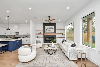 5520 Chapman St in Houston, TX - Foto de edificio - Building Photo