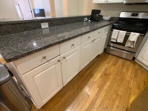 66 Egmont St, Unit 66-2 in Brookline, MA - Foto de edificio - Building Photo