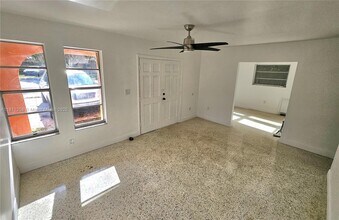 2988 SW 21st Ter in Miami, FL - Building Photo - Building Photo