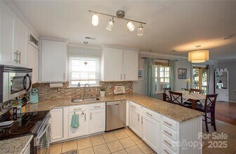 8425 Hirsch Dr in Charlotte, NC - Building Photo - Building Photo