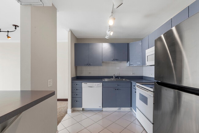 5445 N Sheridan Rd in Chicago, IL - Building Photo - Building Photo