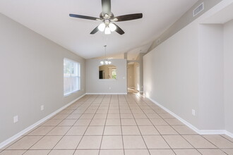 18012 Birdwater Dr in Tampa, FL - Building Photo - Building Photo