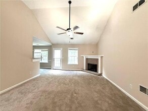 3683 White Pine Rd in Snellville, GA - Foto de edificio - Building Photo