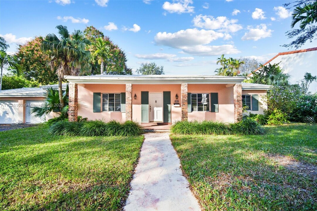 1539 Catalonia Ave in Coral Gables, FL - Building Photo