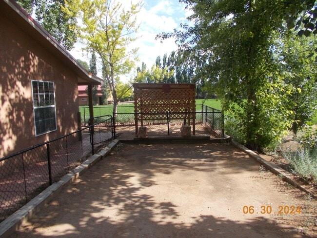 2412 Don Felipe Rd SW in Albuquerque, NM - Building Photo - Building Photo