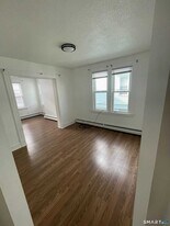 128 Bartholomew Ave in Hartford, CT - Building Photo