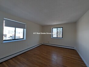 122 Dustin St in Boston, MA - Foto de edificio - Building Photo