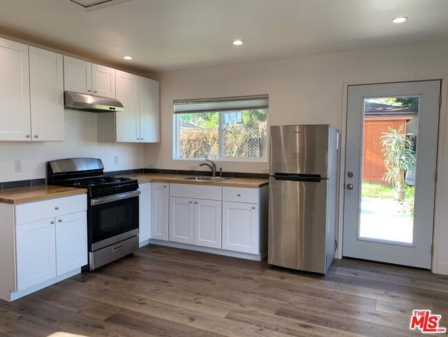3745 Toland Way in Los Angeles, CA - Building Photo - Building Photo