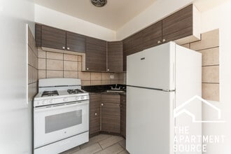 1525 W Morse Ave, Unit 205 in Chicago, IL - Building Photo - Building Photo