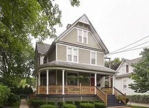 813 Greenleaf St, Unit 2 in Evanston, IL - Foto de edificio - Building Photo