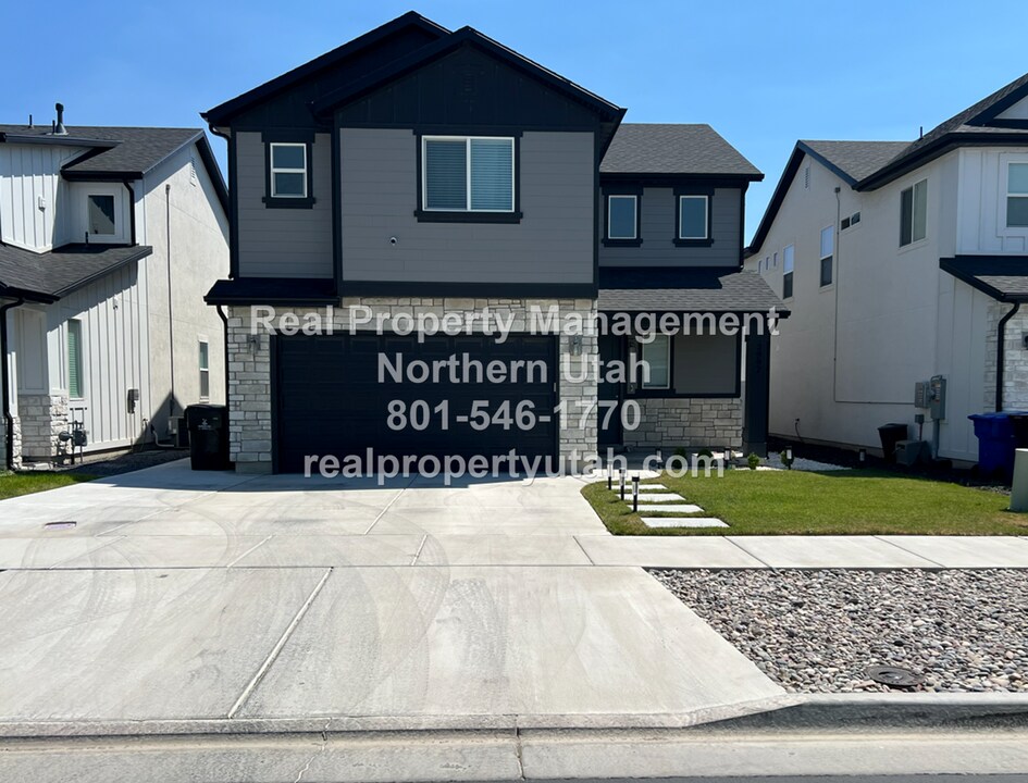 2997 S 2600 W St in Syracuse, UT - Building Photo