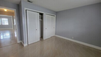 1821 NE 56th St in Fort Lauderdale, FL - Foto de edificio - Building Photo