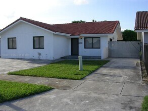14765 Kendale Lakes Blvd in Miami, FL - Building Photo - Building Photo