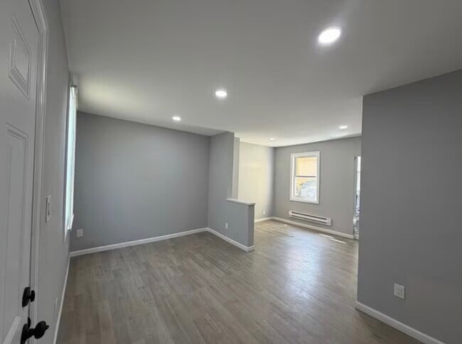 12 Cedar Aly in Phillipsburg, NJ - Foto de edificio - Building Photo