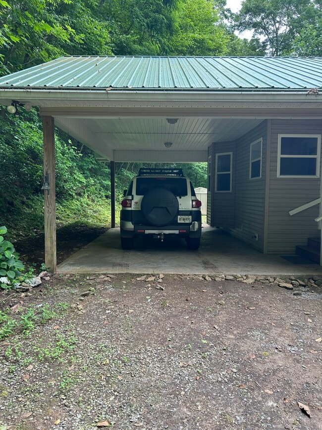 466 Old Camptown Dr in Hayesville, NC - Building Photo - Building Photo