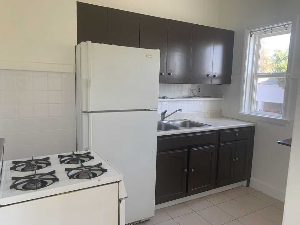 1759 Hillhurst Ave in Los Angeles, CA - Building Photo