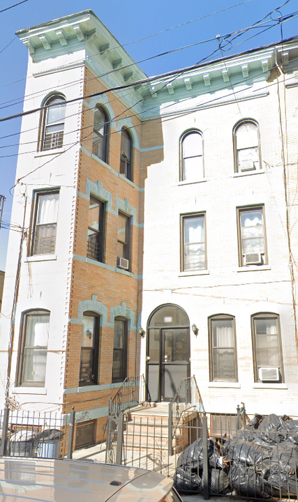 463 Harman St in Brooklyn, NY - Building Photo