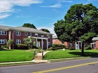 Building Photo - East Gate at Ridgewood Apartments in Ridgewood, New Jersey