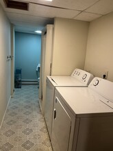 35 Pilgrim Dr, Unit 1 in Northampton, MA - Foto de edificio - Building Photo