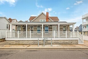 195 Oceanview Ave in Long Beach, NY - Building Photo