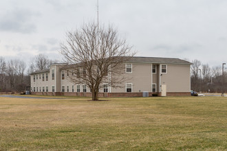 The Manor at Howland Glen in Warren, OH - Building Photo - Building Photo