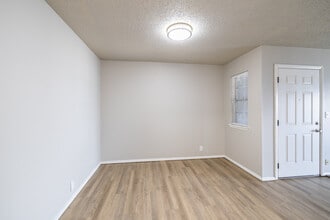 The Village Apartments in Broken Arrow, OK - Foto de edificio - Interior Photo