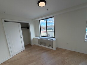 64-05 Yellowstone Blvd in Queens, NY - Foto de edificio - Building Photo