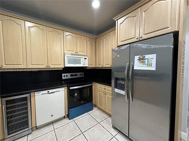 2841 Poinciana Cir in Hollywood, FL - Building Photo - Building Photo