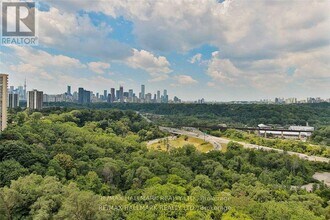 1048 Broadview Ave in Toronto, ON - Building Photo - Building Photo