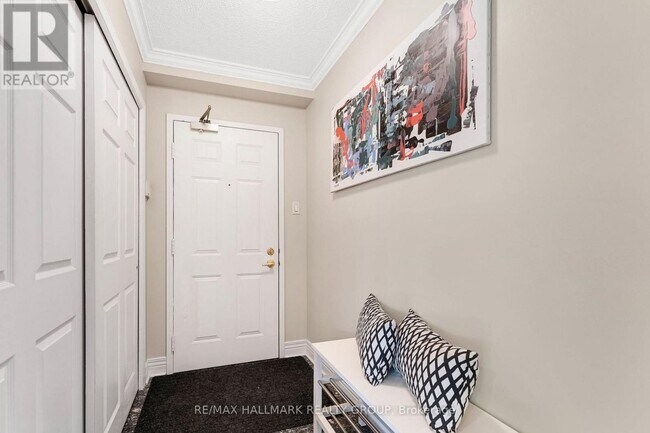 969 N River Rd in Ottawa, ON - Building Photo - Building Photo