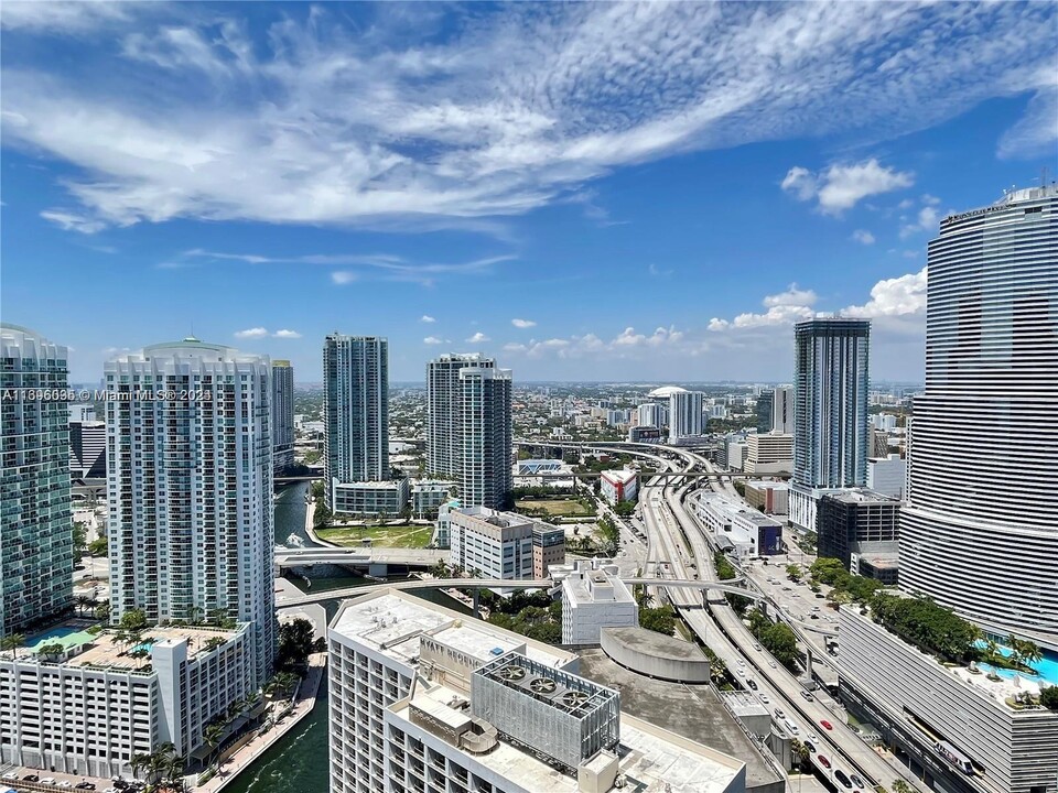 200 Biscayne Boulevard Way, Unit 4111 in Miami, FL - Building Photo