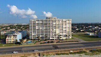 7700 Seawall Blvd, Unit 702 in Galveston, TX - Building Photo