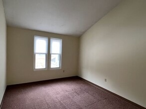 1 Adams Cir in Middleboro, MA - Foto de edificio - Building Photo