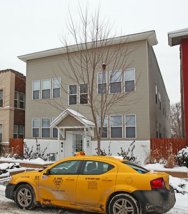 716 Hague Ave in St. Paul, MN - Foto de edificio - Building Photo