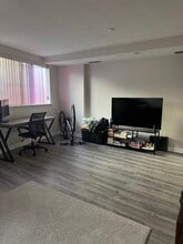 205 Ferry St, Unit Unit 210 in Everett, MA - Building Photo - Building Photo