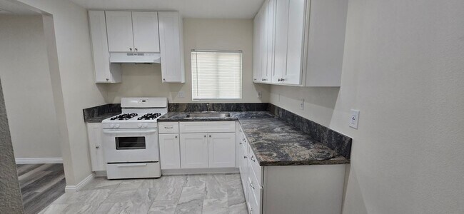 128 N Sheridan St in Corona, CA - Building Photo - Building Photo