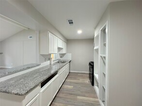 11742 N Nottingham Cir in Houston, TX - Foto de edificio - Building Photo