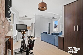 211 W 10th St in New York, NY - Building Photo - Building Photo