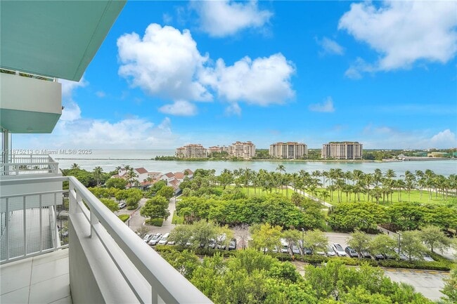 400 South Pointe Dr in Miami Beach, FL - Building Photo - Building Photo